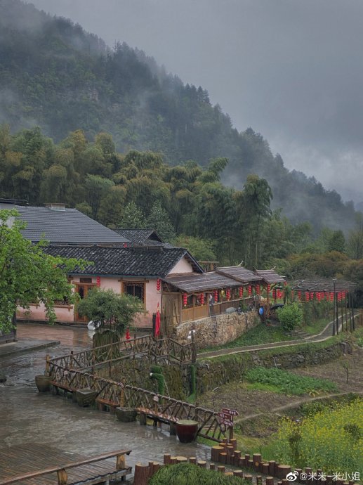 张家界景区民宿推荐哪家好？2家实测对比+避坑指南+FAQ