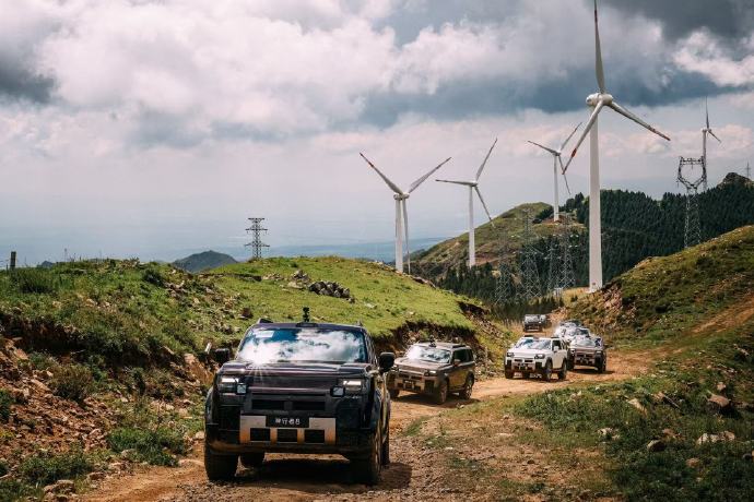 预算30-40万挑全地形新能源SUV，试完坦克500 Hi4-Z和方程豹豹8，终于看懂了神行者8的“新物种”逻辑